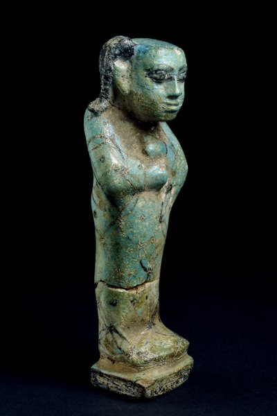 Estatuilla de un niño en un sudario de Egyptian 12th Dynasty